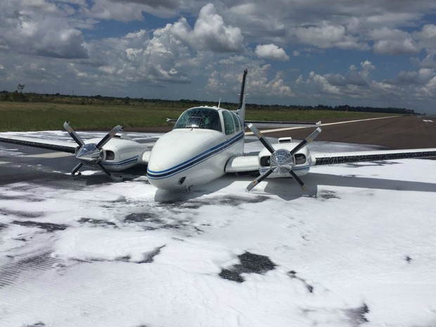 Avião pousou de barriga após problema no trem de pouso (Foto: Divulgação/ OAB-DF)