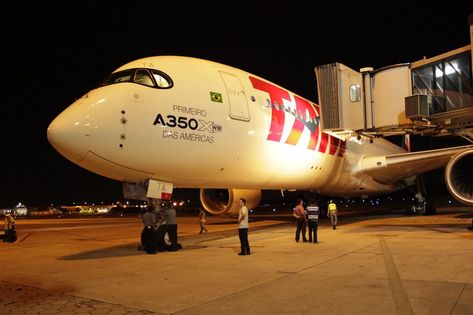 O A350 XWB da TAM tem capacidade para 348 passageiros, sendo a maior aeronave para transporte de passageiros em operação no Aeroporto de Manaus