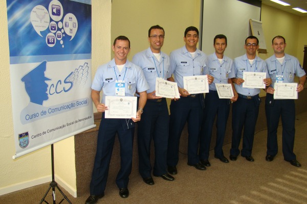 Participaram Oficiais, Graduados e Civis