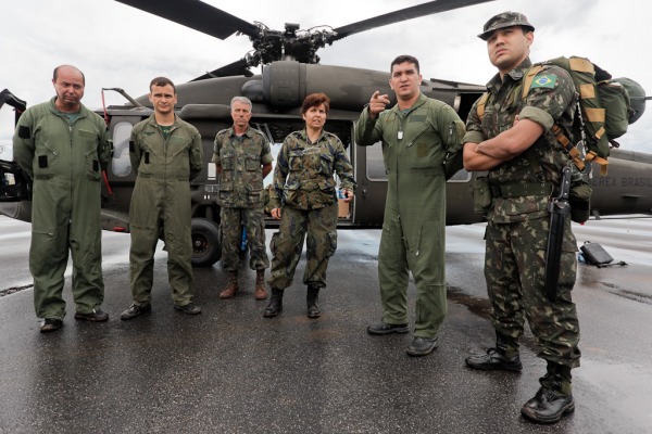 Militares da FAB e do Exército prontos para missão