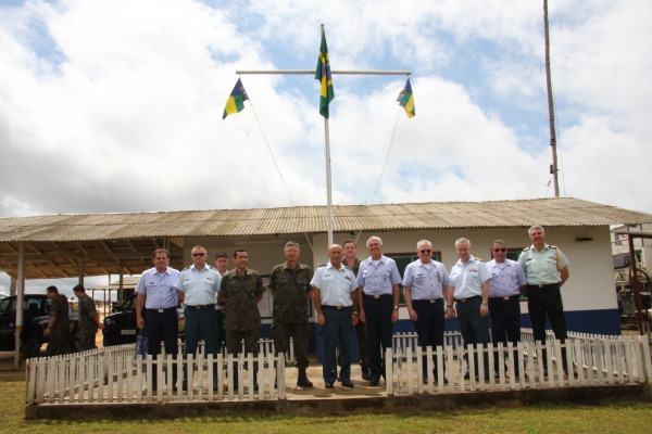 Comitiva RCAF visita ao Destacamento da COMARA YA