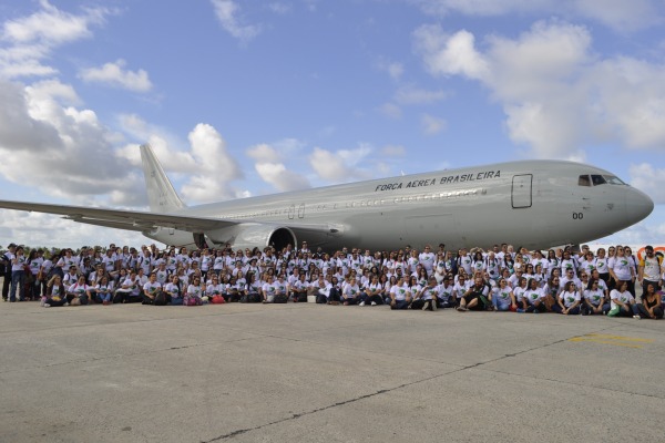 Força Aérea Brasileira realiza transporte de 230 voluntários para Salvador