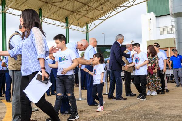 Repatriados retornam ao seio de suas famílias, nas diversas regiões do país Repatriados retornam ao seio de suas famílias, nas diversas regiões do país