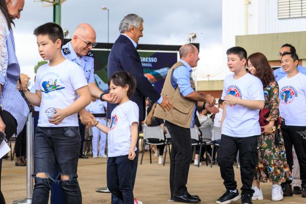 Repatriados retornam ao seio de suas famílias, nas diversas regiões do país Repatriados retornam ao seio de suas famílias, nas diversas regiões do país