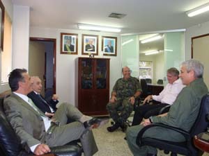 Chefe do BEA se reúne com o chefe do CENIPA