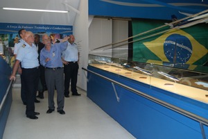 Comitiva Italiana visita o Museu Aeroespacial