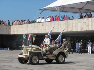 Dia da Vitória 2011 - desfile carros militares