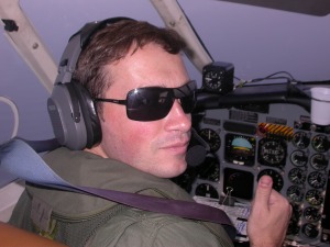 Ten Av Joel Eloi BELO Júnior pilotando um P-95B.