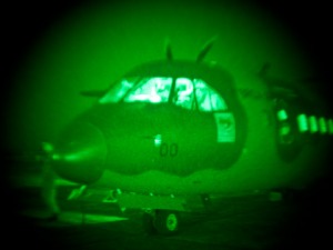 TECNOLOGIA – Pilotos operam com óculos de visão noturna