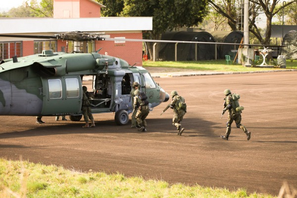 OPERAÇÃO ÁGATA II – FAB mobiliza VANT e caças para defender fronteira sul