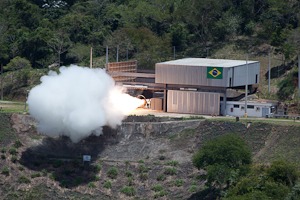 Em pouco mais de um minuto foram queimadas 7 toneladas de combustível sólido Em pouco mais de um minuto foram queimadas 7 toneladas de combustível sólido