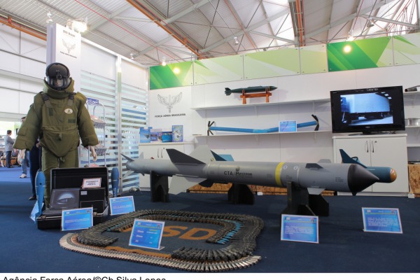 Mais de 100 empresas participam da na III Mostra da Base Industrial de Defesa que será realizada em Brasília de 02 a 06 de setembro Mais de 100 empresas participam da na III Mostra da Base Industrial de Defesa que será realizada em Brasília de 02 a 06 de setembro