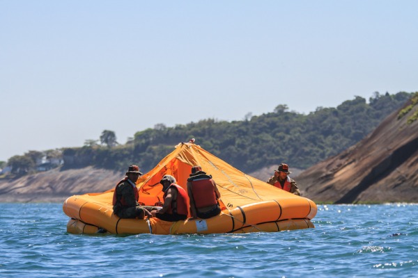 A parte mais difícil foi o exercício de sobrevivência no mar, que durou três dias