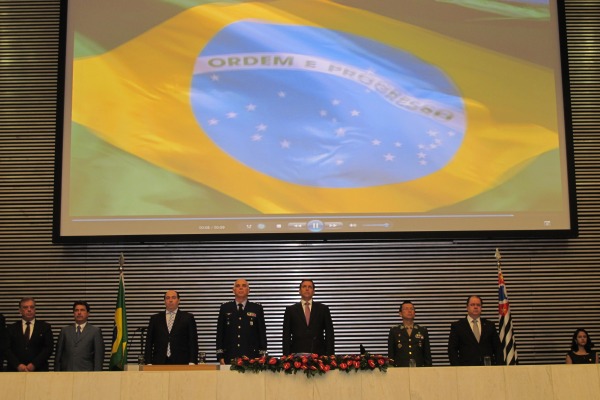 Cerimônia foi marcada por apresentações em homenagem ao patrono da Aeronáutica, Santos Dumont