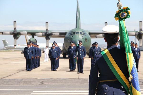 Unidades militares em todo o país realizaram cerimônias em homenagem ao Dia do Aviador e da Força Aérea Brasileira