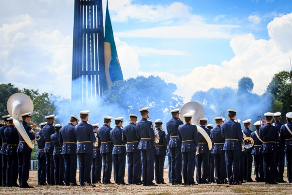 A cerimônia aconteceu na manhã deste domingo (01/03) na Praça dos Três Poderes, em Brasília