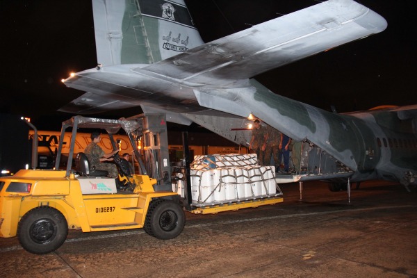 Além do cold fire, usado para resfriamento e extinção do fogo, a FAB transportou equipamento de análise atmosférica Além do cold fire, usado para resfriamento e extinção do fogo, a FAB transportou equipamento de análise atmosférica