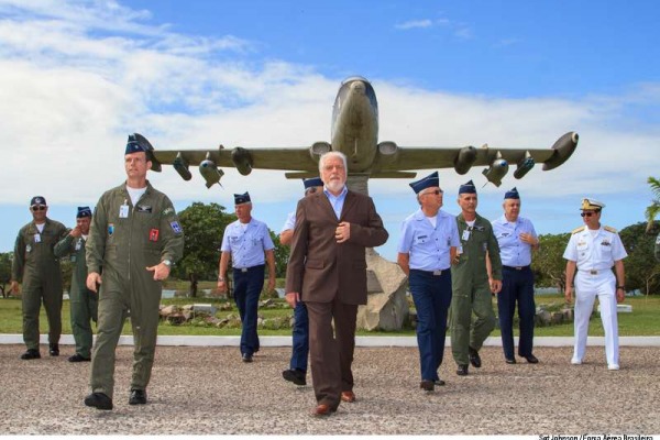 Jaques Wagner esteve no Centro de Lançamento da Barreira do Inferno (CLBI) e na Base Aérea de Natal (BANT)