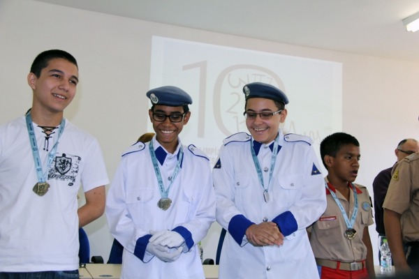 Instituição de ensino conveniada da FAB conquistou três medalhas de prata e nove de bronze