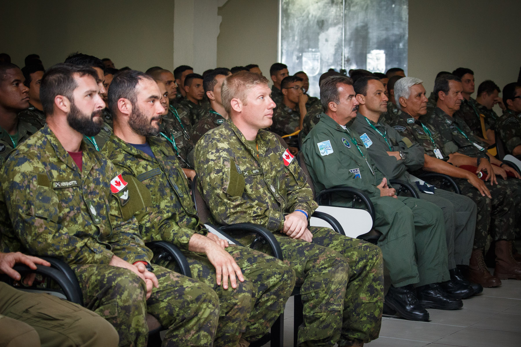 Brazilian and Canadian paratrooper participate in certification ceremony