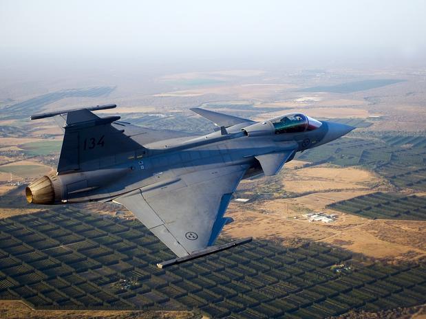 Governo brasileiro compra aviões suecos para equipar a Força Aérea