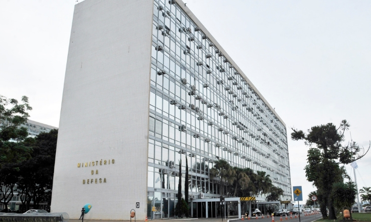 Concurso de monografias sobre defesa nacional oferece prêmio de ...