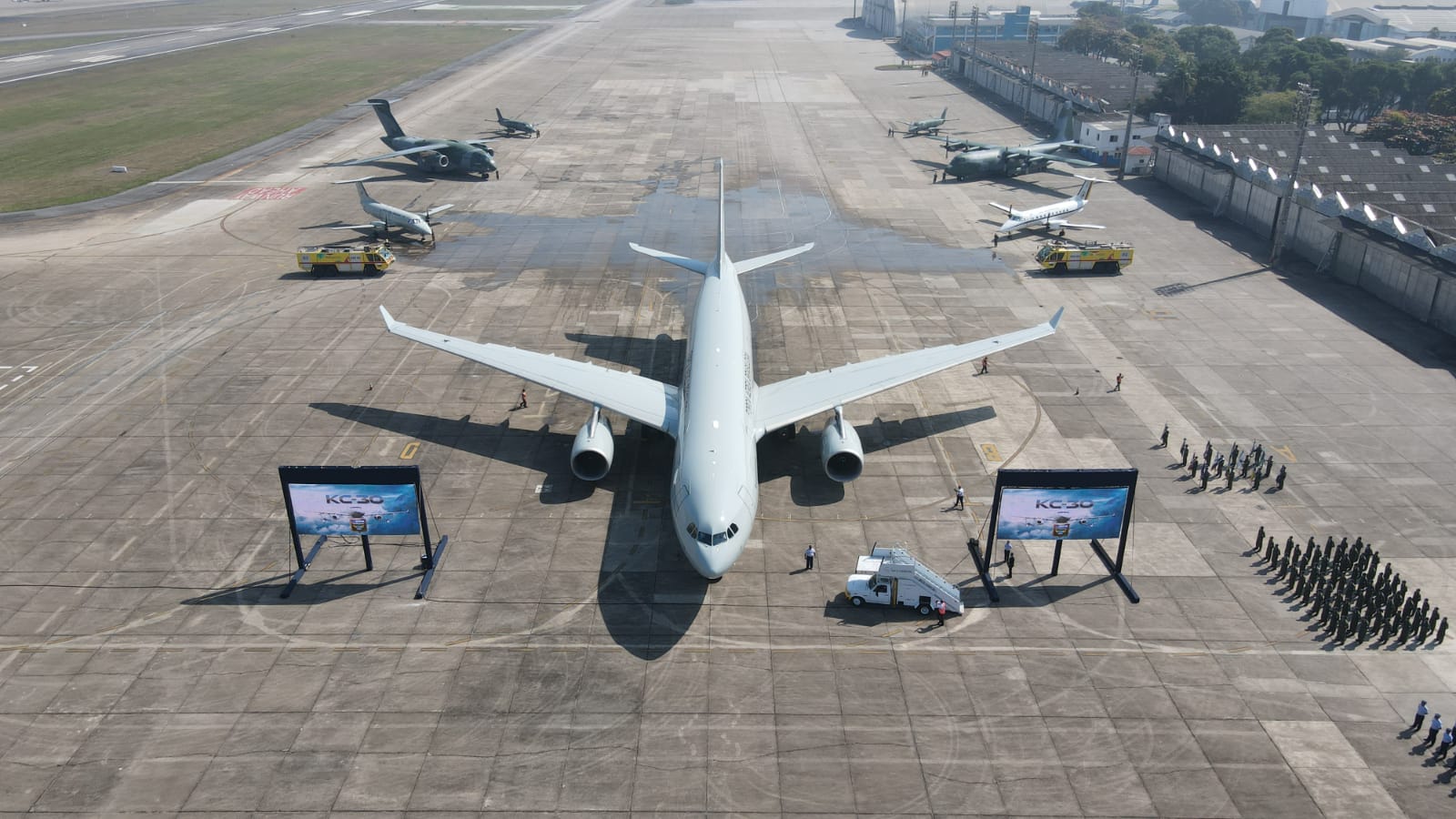 Nova aeronave KC-30 é incorporada à Força Aérea Brasileira (FAB