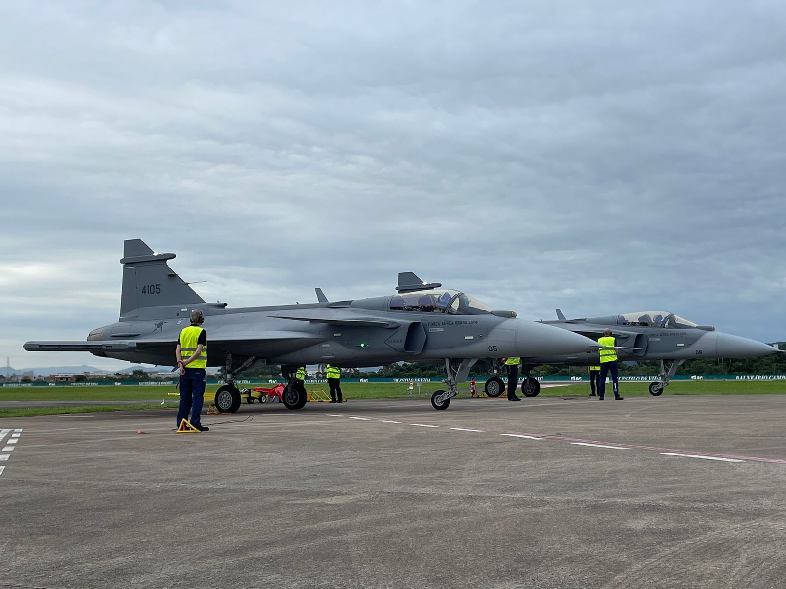 Saiba tudo sobre o Gripen, caça da FAB que fez voo de estreia em Brasília -  23/10/2020 - Política - Folha