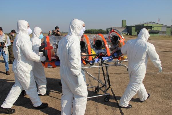 demonstração de EVAM com uso de capsulas de isolamento.