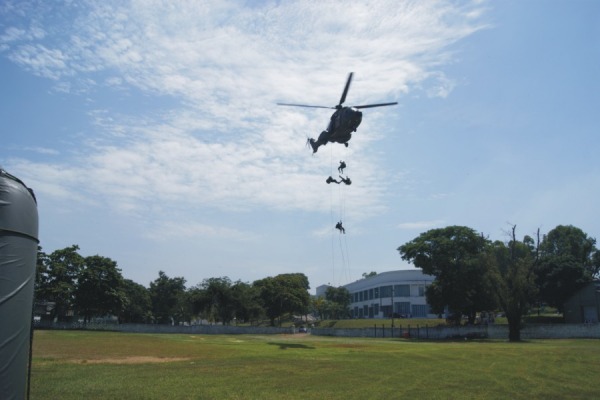 Demonstração com Helicóptero encerra Simpósio de Intendência Operacional  