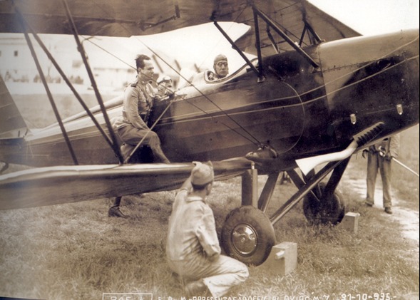 Tenente-Coronel Muniz ao lado do M-7 em 1935