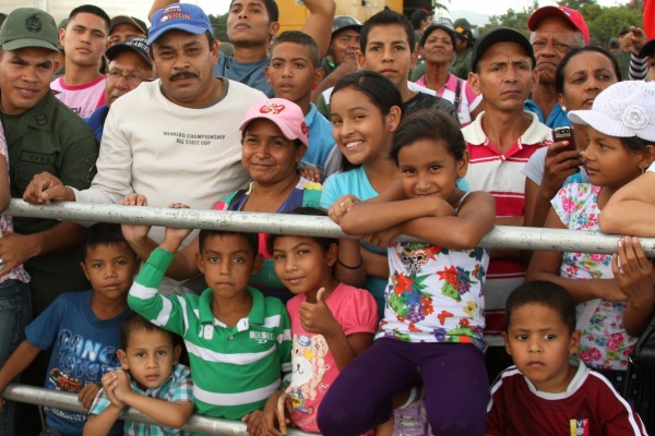 Esquadrilha da Fumaça participa do aniversário da Aviação Militar Bolivariana  Esquadrilha da Fumaça