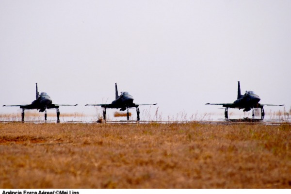 Caças F-5EM da Força Aérea Brasileira