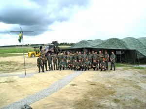 Equipe ao término da montagem do radar