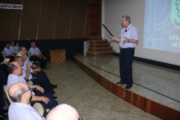 Palestra do Tenente-Brigadeiro Tercitotti  Coronel Eloir / ECEMAR