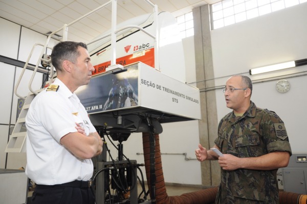 Simuladores do T-27 Tucano utilizados na AFA  CB Diego / AFA