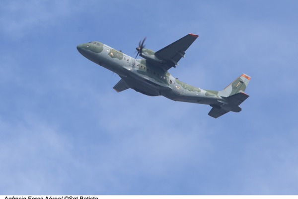 Avião SC-105 em missão de busca