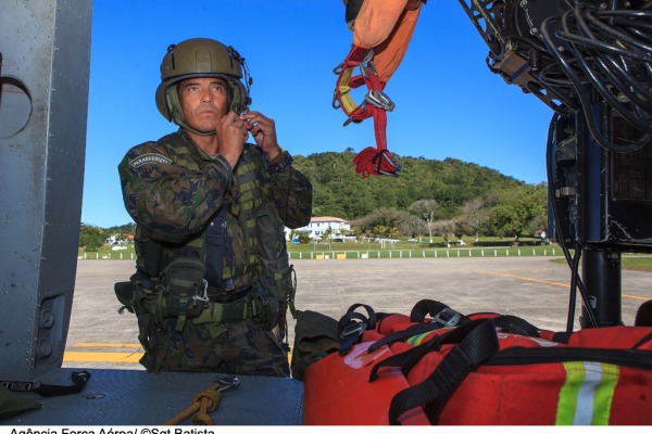 Sargento A Lima se prepara para mais uma missão  Sgt Bruno Batista / Agência Força Aérea