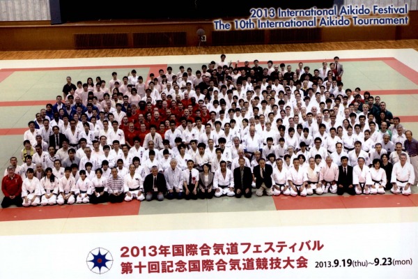 Foto oficial com os competidores do mundial de aikido Organização do evento