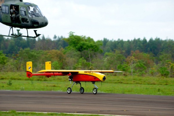 VANT na pista  Instituto de Aeronáutica e Espaço