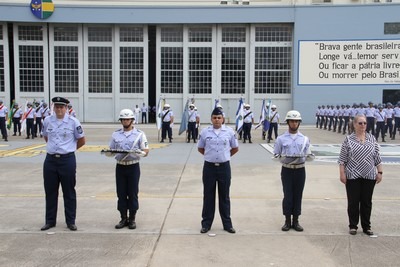 Graduado, Praça e Servidor Civil Padrão recebem medalha  SOLDADO MARIANO / III COMAR