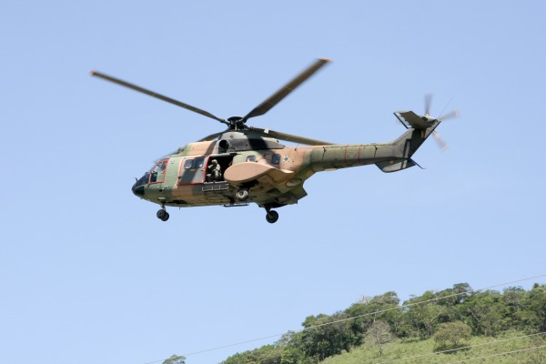 O helicóptero H-34 Super Puma participa das buscas a aeronave desaparecida  Sargento Rezende / Agência Força Aérea