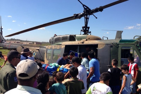 Militares da FAB resgatam homemem estagrave no int  Esquadrão Pelicano