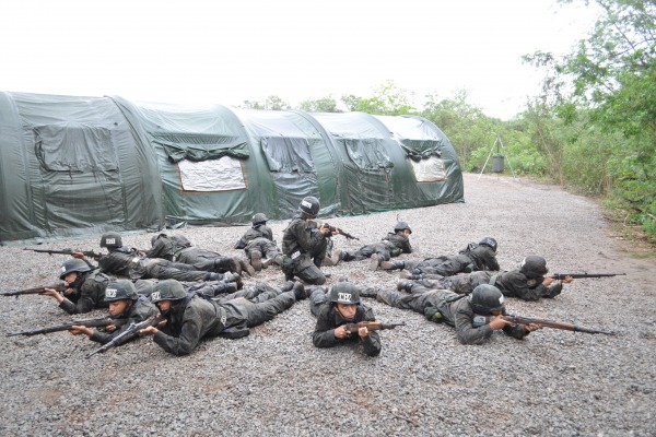 550 recrutas participam de acampamento no Rio de Janeiro  COMAR III