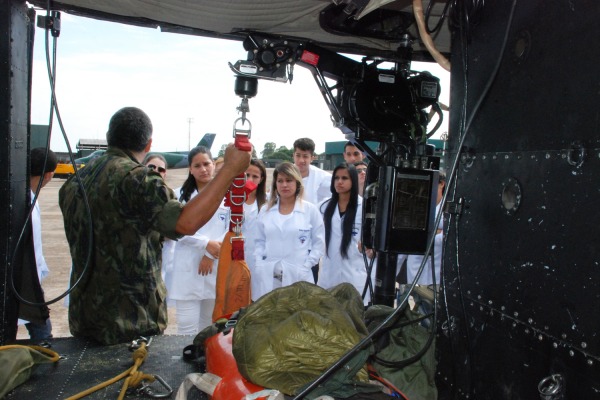 Estudantes conheceram as unidades de busca e salvamento da FAB  Sgt Castelo /BACG