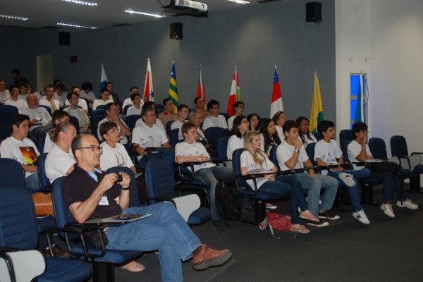 Auditório no primeiro dia de Jornada Espacial  Sargento Hugo/CLBI