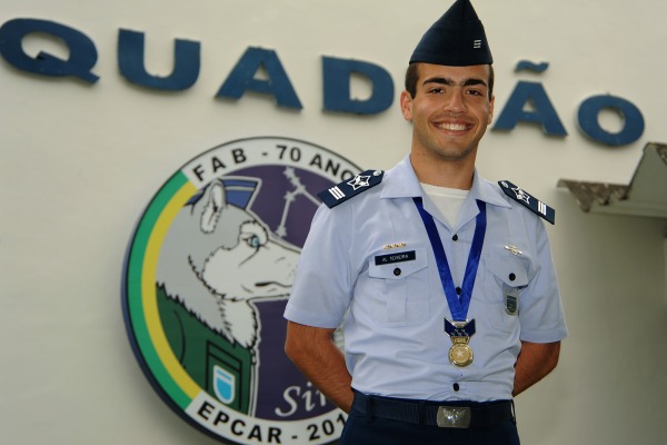 Teixeira conquistou ouro na olimpíada brasileira de robótica  Ten. Eduardo/EPCAR