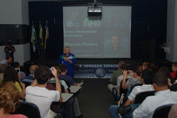 Os alunos conheceram detalhes e curiosidades sobre o trabalho do astronauta  CLBI