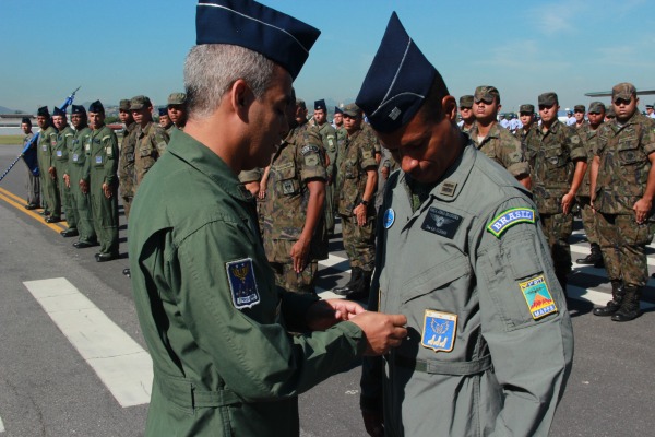 Cerimônia oficializa mudança de Comando do 1° GTT e 1°/2° GT   3S BFT Marllon