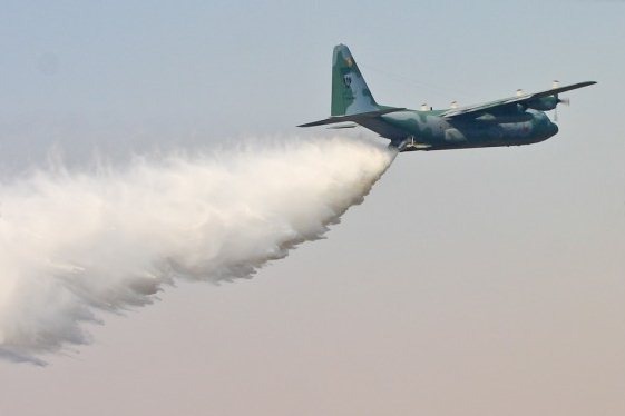 O C-130 já atuou no combate a incêndios florestais em outros países, como o Equa  Agência Força Aérea/Sgt Batista 